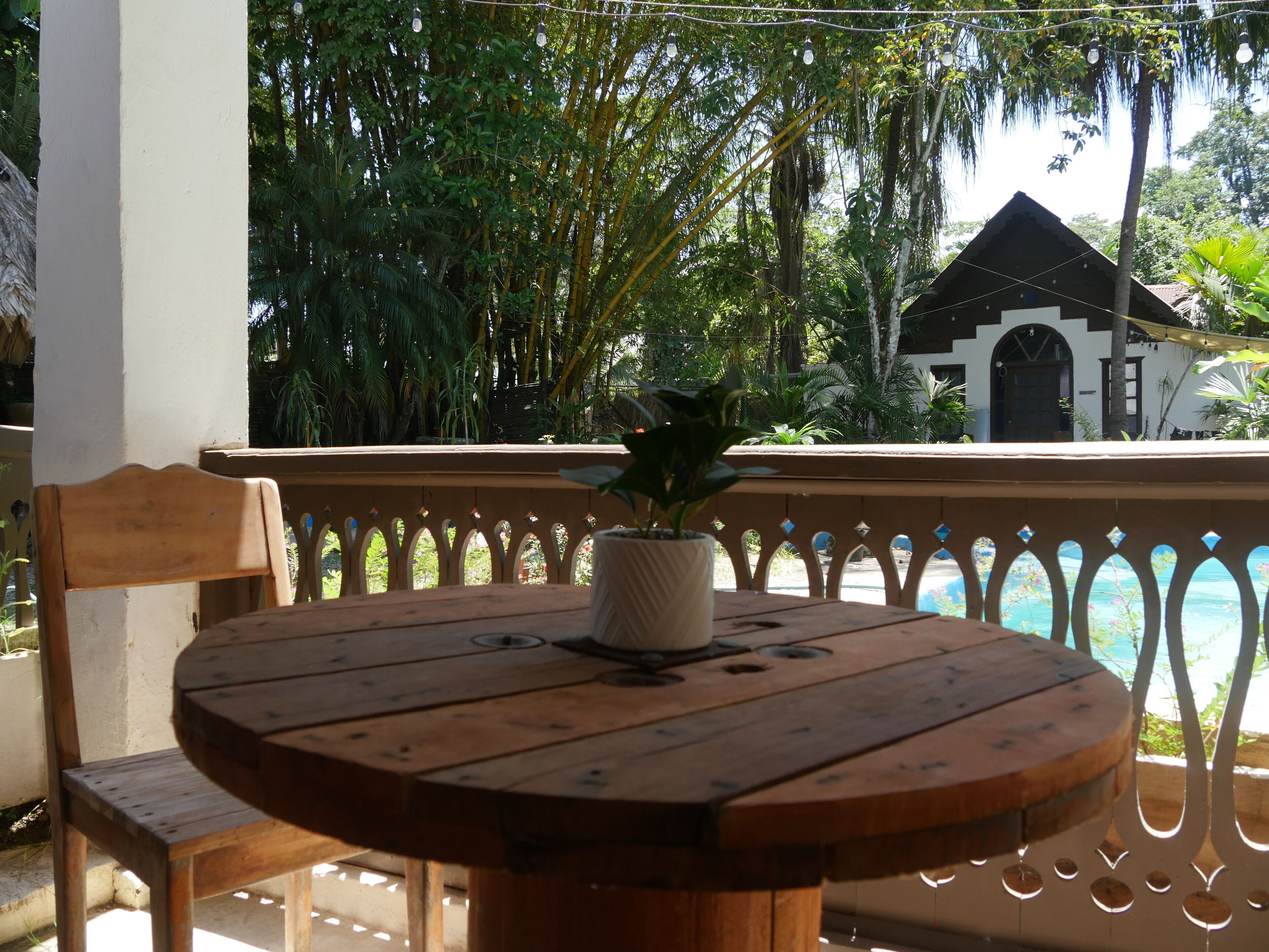 Quarto, vista para a piscina | Sacada