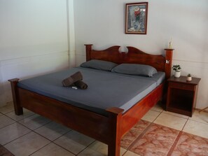 Rom – comfort, bassengutsikt | Wi-fi (inkludert) og sengetøy