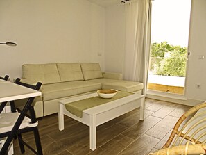 Apartamento luxo | Área de estar | TV LED 32 polegadas com canais via satélite