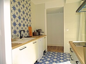 Family Apartment, Garden View | Private kitchen | Full-size fridge, microwave, stovetop, dishwasher