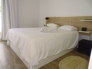 Deluxe Apartment | Frette Italian sheets, premium bedding, down duvets, memory-foam beds - SUEÑA LA BREÑA (Barbate)