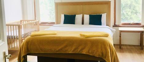 3 عدّة غرف نوم ومكتب ومكواة/لوح كي وواي فاي