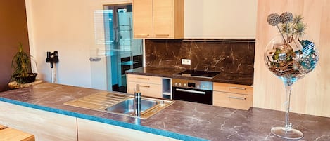 Fridge, microwave, stovetop, dishwasher