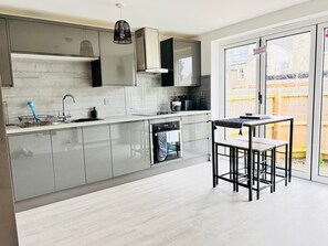 House, Smoking | 4 bedrooms - Amethyst in Cambridge (Cambridge)