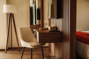 Ropa de cama de alta calidad, minibar y escritorio 