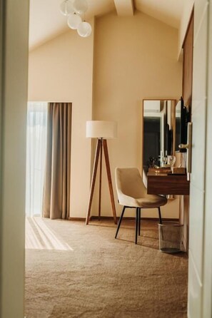 Family Room | 1 bedroom, premium bedding, minibar, desk