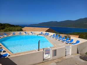 Piscine extérieure, piscine chauffée