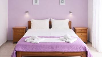 Blackout drapes, soundproofing, iron/ironing board, free WiFi