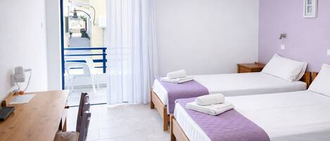 Double or Twin Room, Non Smoking | Langsir/tirai gelap terus, kalis bunyi, seterika/papan seterika