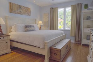 3 Schlafzimmer, Schreibtisch, Bügeleisen/Bügelbrett, Reisekinderbett