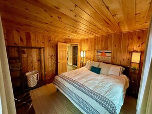2 bedrooms, free WiFi, bed sheets - Stylish Mountain Retreat: Hot Tub, Fire Pit, Whiteface Views! (Wilmington)