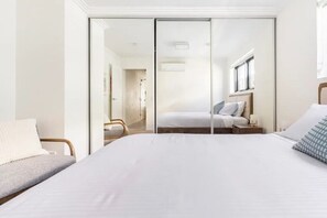 1 habitación, tabla de planchar con plancha, wifi y ropa de cama 