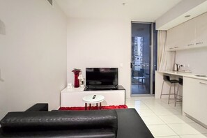 TV - Discover Bliss:CBD Studio|Balcony|Pool|Gym|Sauna (Brisbane City)