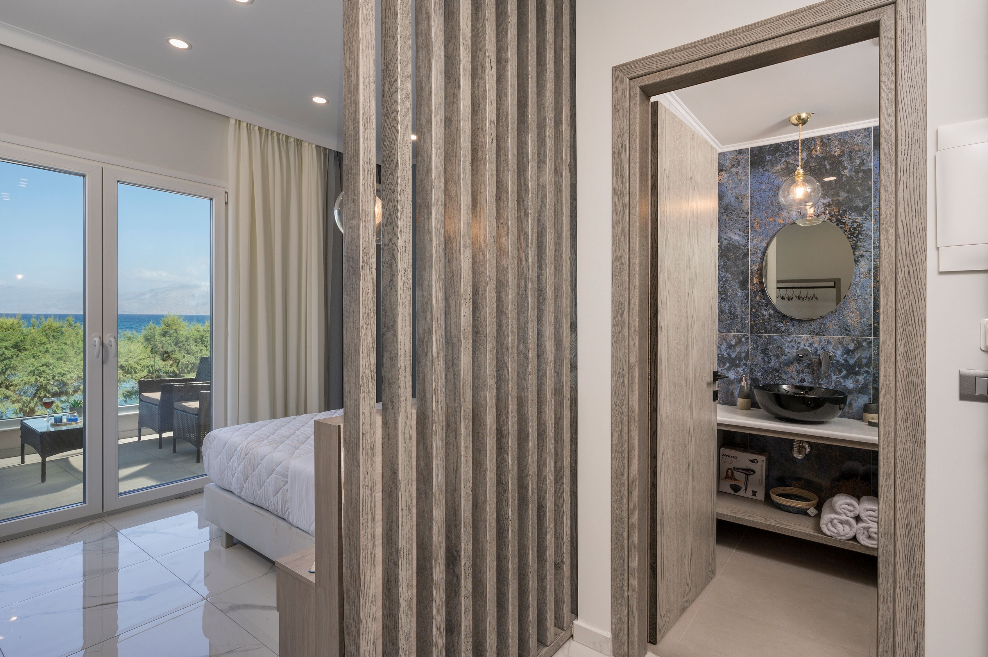 高档床上用品、记忆海绵床垫、办公桌、隔音