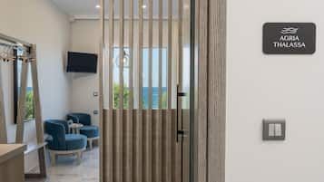 Sengetøy av topp kvalitet, memory foam-senger, skrivebord og lydisolert