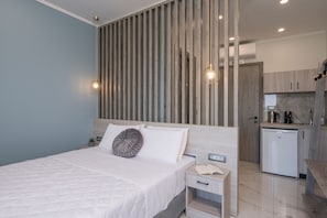 Panoramic Double Room, Sea View | Hochwertige Bettwaren, Betten mit Memory-Foam-Matratzen, Schreibtisch