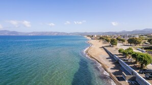 A coastal view with a beach, clear blue sea, and distant mountains. - Alexia Seaview Apartments (Kissamos)