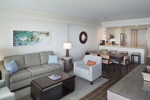 TV - Hilton Head Island | Oceanfront Family Stay | Pool + Beach | 2BR (Hilton Head Island)