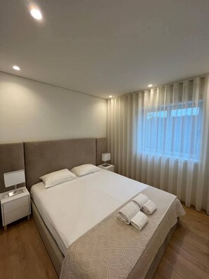 2 quartos, ferros/tábuas de passar roupa, Wi-Fi, roupa de cama