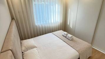 2 bedrooms, iron/ironing board, WiFi, bed sheets