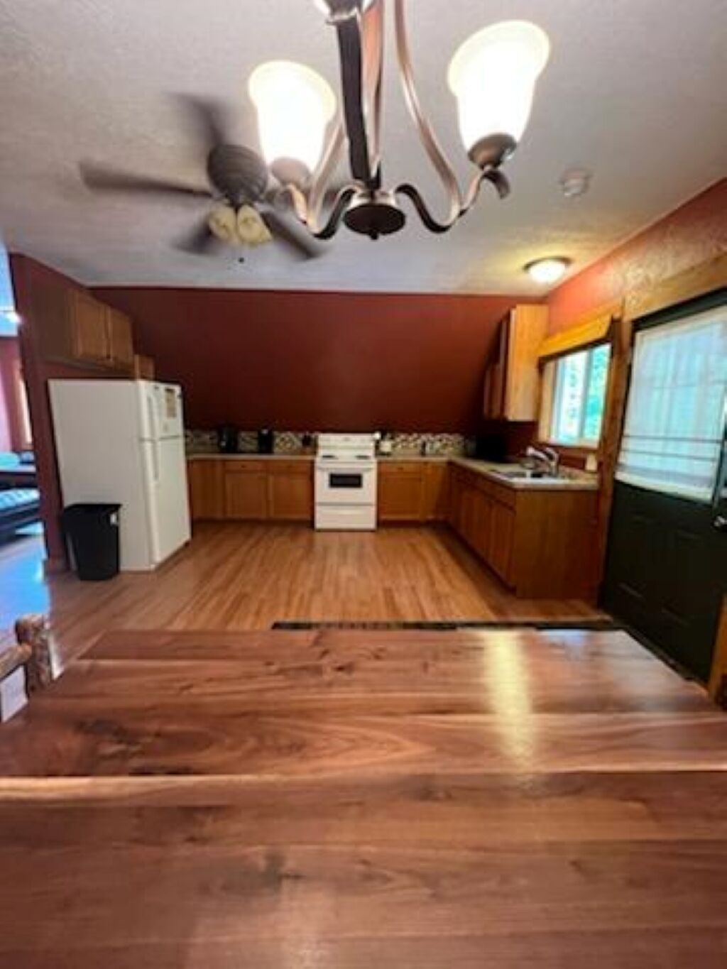 冰箱、微波炉、烤箱、炉灶