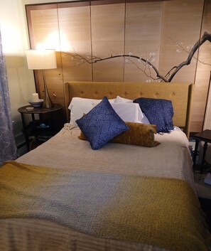 4 chambres, coffre-fort, bureau, fer et planche à repasser