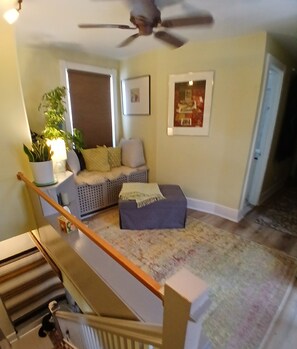 Smart TV, fireplace, DVD player, books - A-1  Historic-District Home, OSP, 2 blocks Carroll Creek, Shops, Eats, Brew, OSP (Frederick)