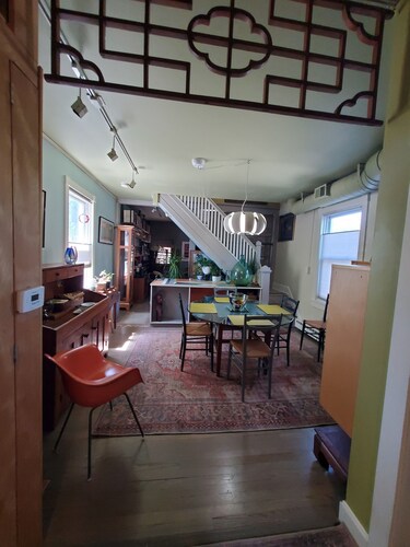 A-1  Quiet Downtown Home, OSP, 2 blocks to Eats, Brew, Arts, OSP, Small Pet OK