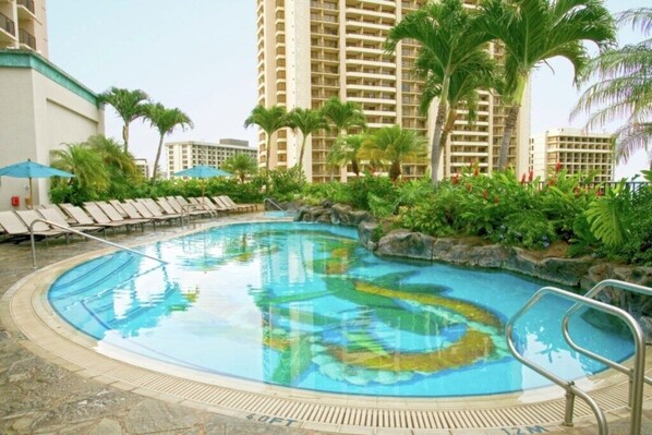 Pool - Lagoon Tower, a Hilton Grand Vacations Club - 1 Bedroom Plus - 1BP (Honolulu Oahu)