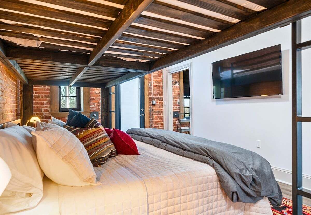 2 bedrooms, WiFi (free), bed sheets