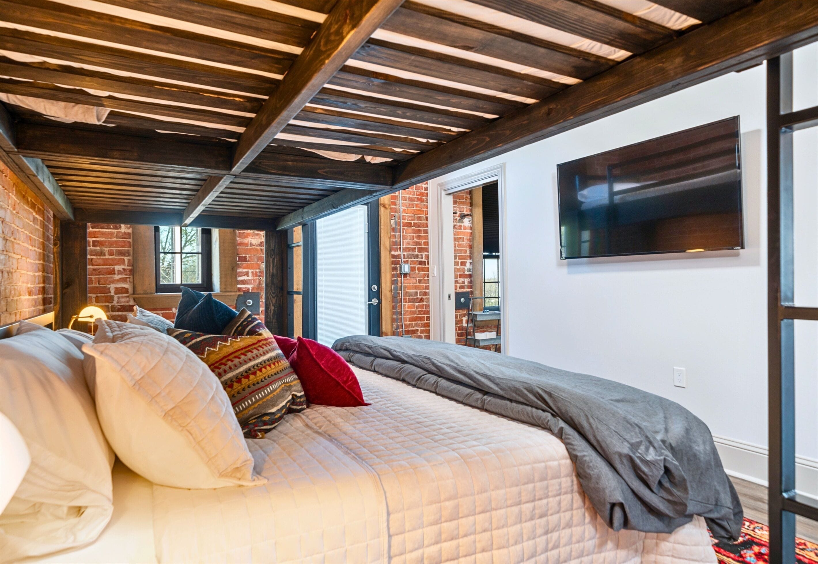 2 slaapkamers, een strijkplank/strijkijzer, gratis wifi, beddengoed