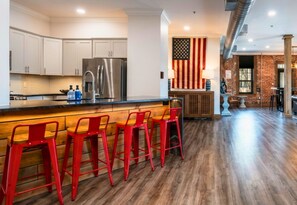 Dining - Chic Urban Downtown Retreat | Fireplace | 2 BDR (Hot Springs)