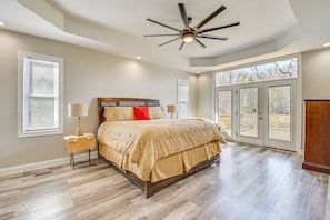 5 bedrooms, desk, iron/ironing board, WiFi - Spacious Hampton Vacation Home Near Beaches! (Hampton)