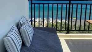 Habitació doble bàsica, vistes al mar | Terrassa o pati