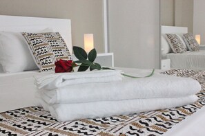 2 bedrooms, desk, iron/ironing board, WiFi