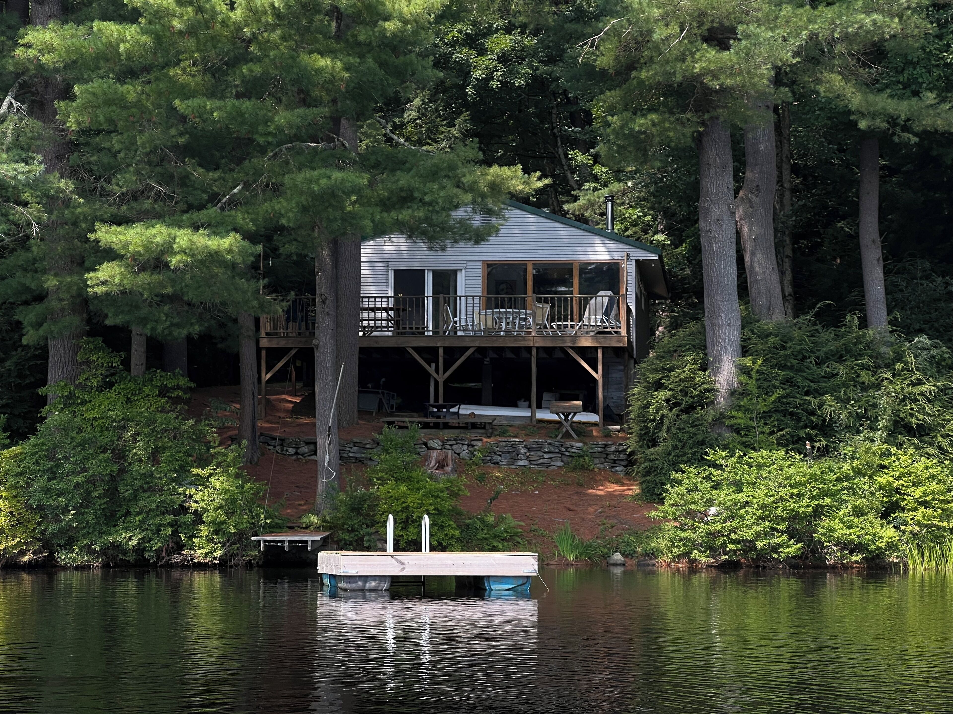Cottage on  motorboat-free Lake. Swim, Fish, Canoe in the Pioneer Valley
