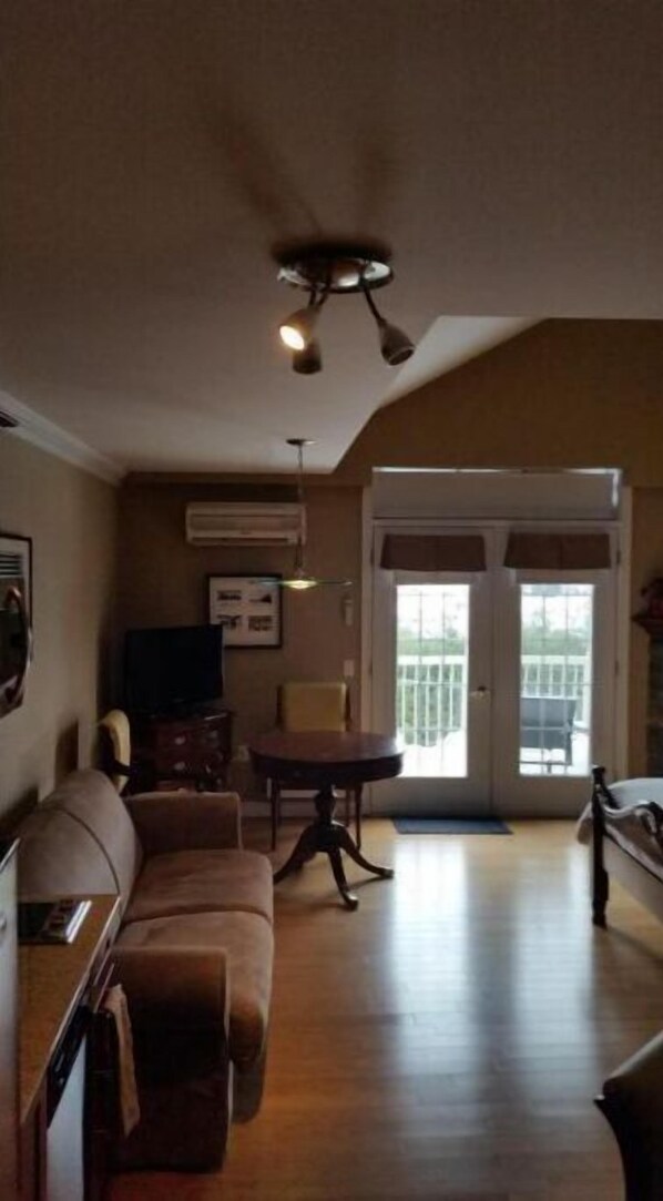 Smart TV, fireplace, DVD player