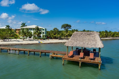 Large Group Unit 122: Sleeps 8, Sea Views,3BR/2BA