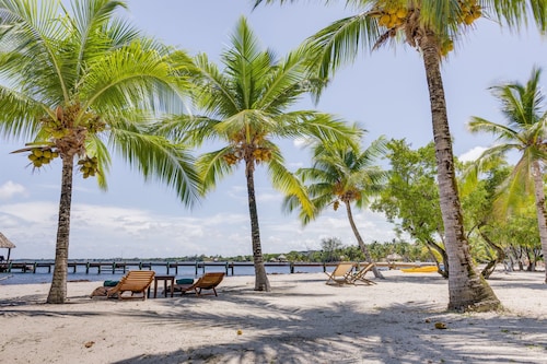 Large Group Unit 122: Sleeps 8, Sea Views,3BR/2BA