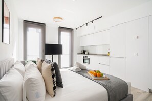 Estudio City, 1 cama de matrimonio, cocina | Espacio para trabajar con un portátil, cortinas opacas, wifi gratis