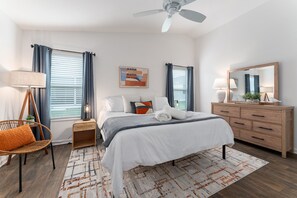 2 habitaciones, escritorio, tabla de planchar con plancha y wifi gratis