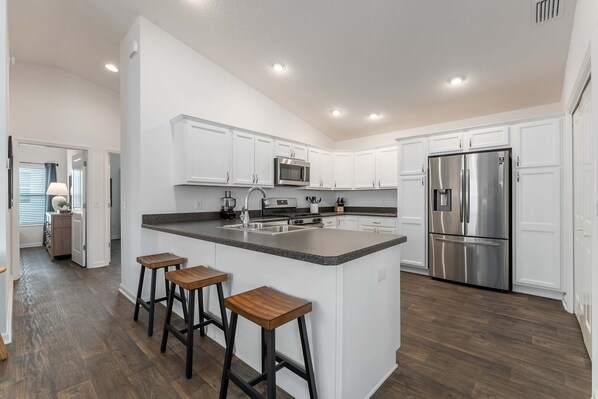 Refrigerador, microondas, horno, placa de cocina