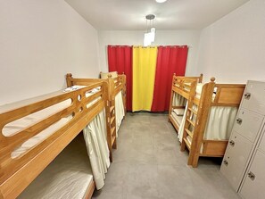 Gemeinsamer Schlafsaal mit gehobenem Standard, Nur Frauen, Buchtblick | Kostenloses WLAN, Bettwäsche