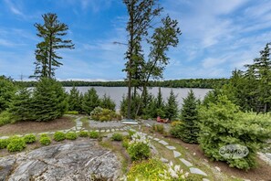 Property grounds - Lovely 6 bed 4 bath cottage on Clear Lake with Bunkie (Parry Sound)