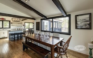 Dining - Lovely 6 bed 4 bath cottage on Clear Lake with Bunkie (Parry Sound)