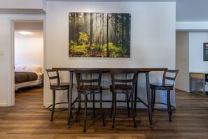 Dining - 2 Bedrooms in Lower Level l Hot Tub (Fernie)