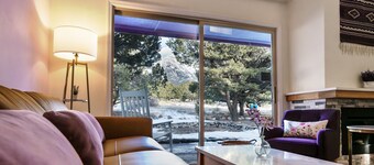 Charming Crestone Mountain Cottage- 1 mile from town!
