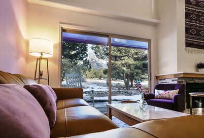 Charming Crestone Mountain Cottage- 1 mile from town!