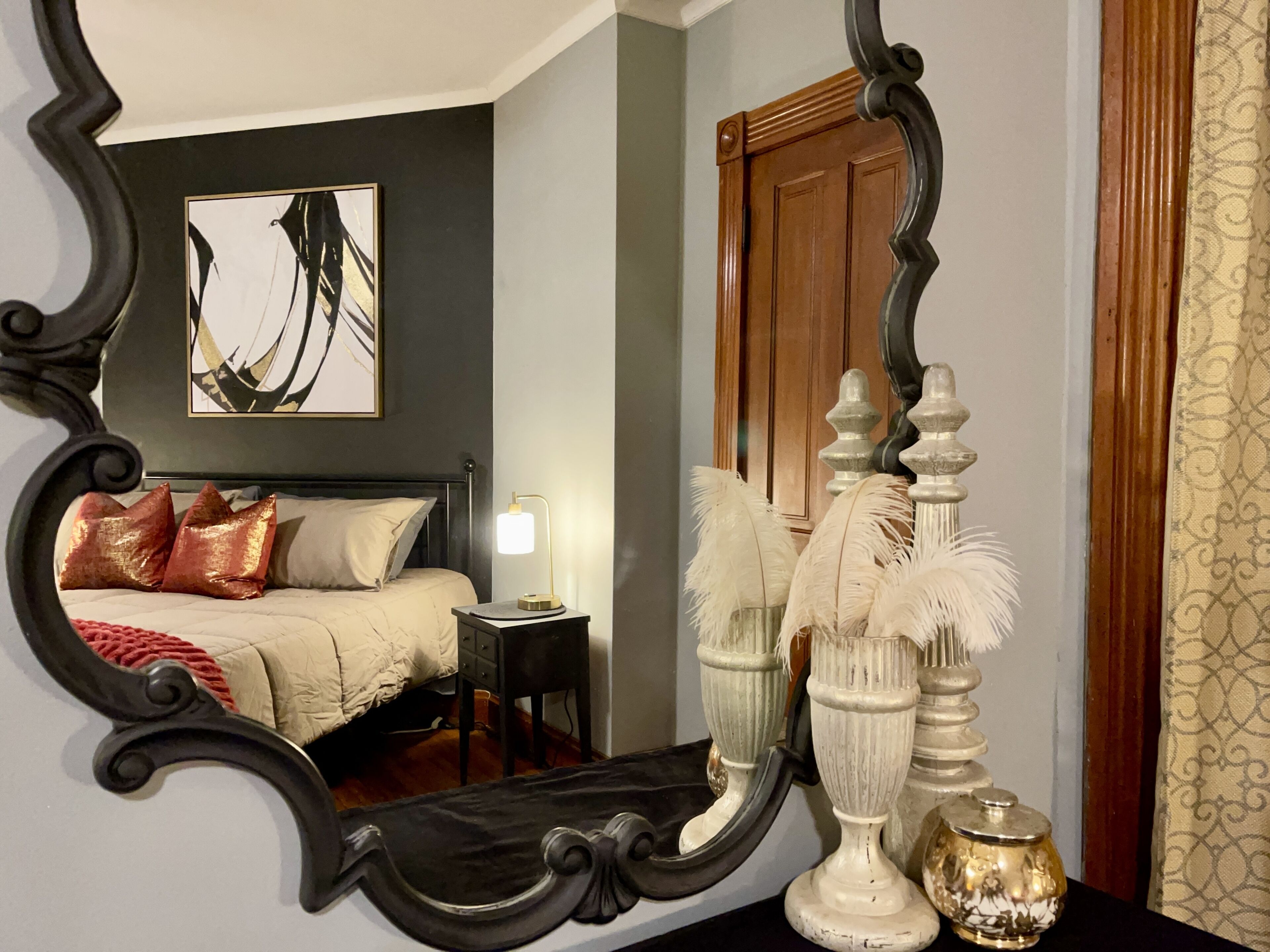 Charming Downtown KING Suite~2 King Beds