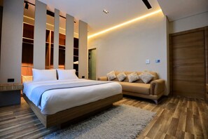 Luxury Studio Suite | Egyptian cotton sheets, premium bedding, down duvets, memory-foam beds - Farida Palace (Luxor)